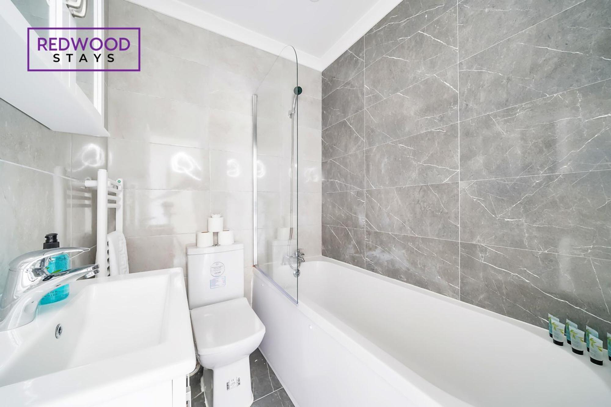 Brand New, 2 Bed 1 Bath, Modern Town Center Apartment, Free Wifi & Netflix By Redwood Stays Aldershot Exteriör bild