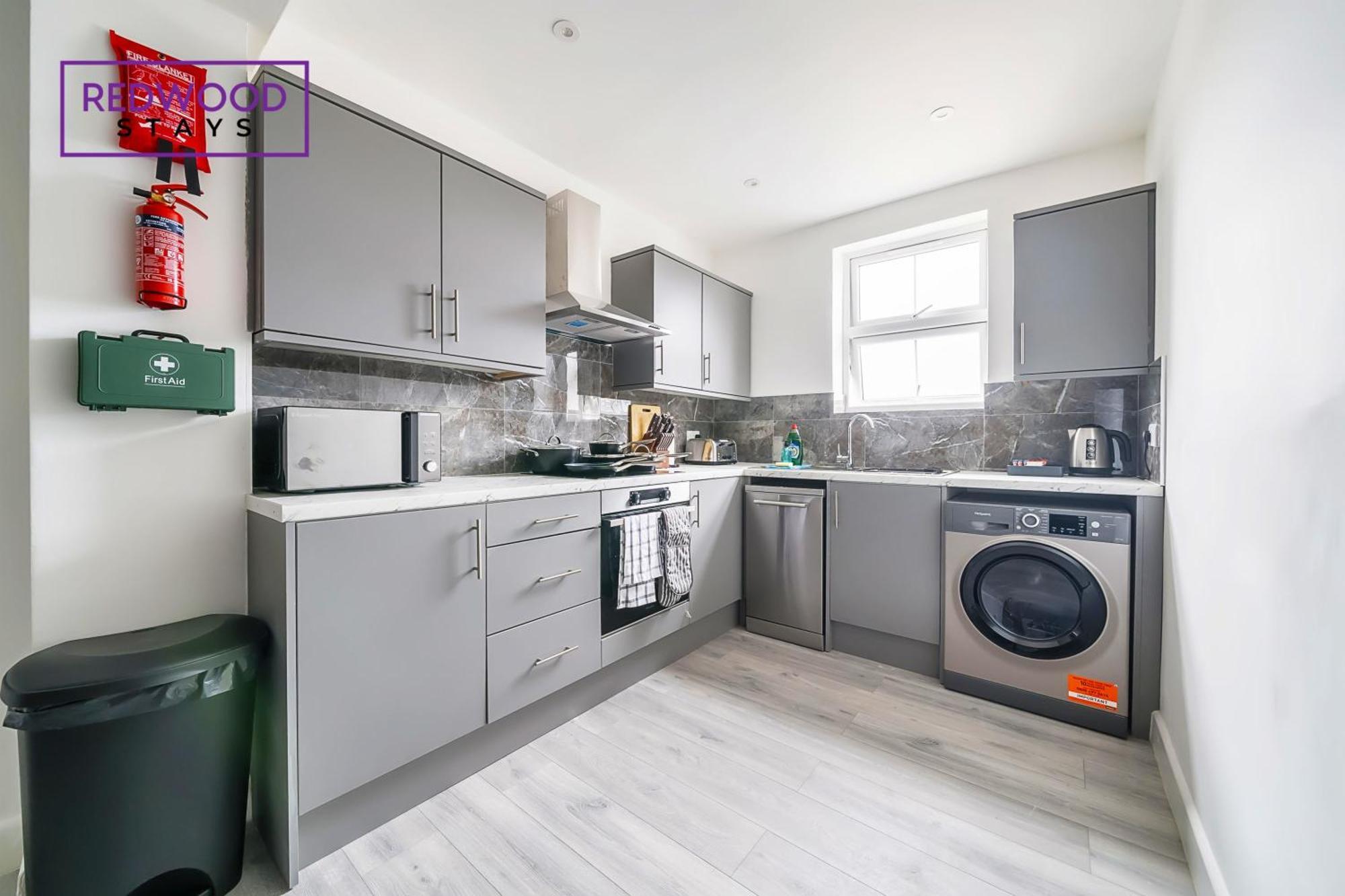 Brand New, 2 Bed 1 Bath, Modern Town Center Apartment, Free Wifi & Netflix By Redwood Stays Aldershot Exteriör bild